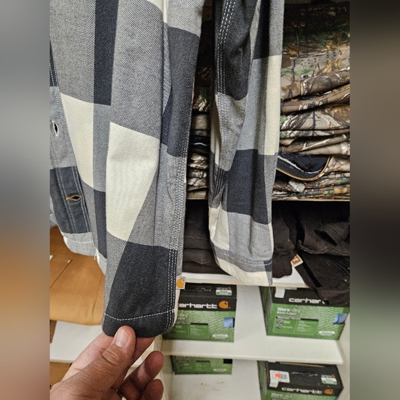 Carhartt Women's Buffalo Plaid Shirt jacket - Picture 5 of 7